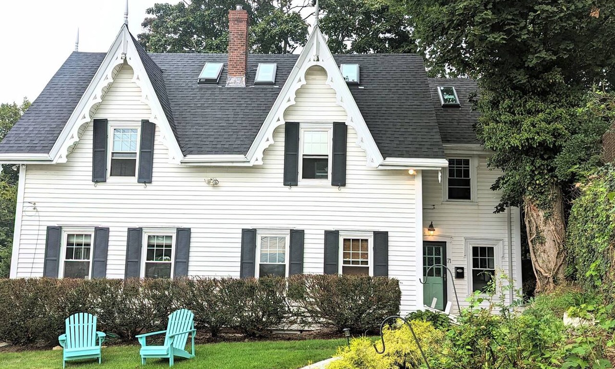 Swampscott Apartment | Coastal Getaway: walk to beach and town