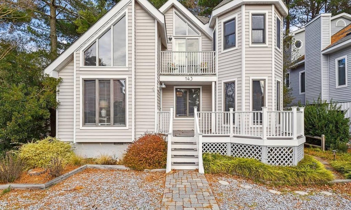 South Bethany Harbor House | Coastal House Near the Beach | Kitchen, Deck & BBQ