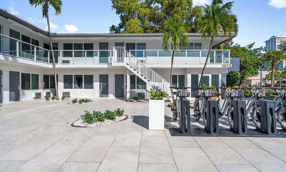 Galt Mile Apartment | Coastal King Room at Botanica