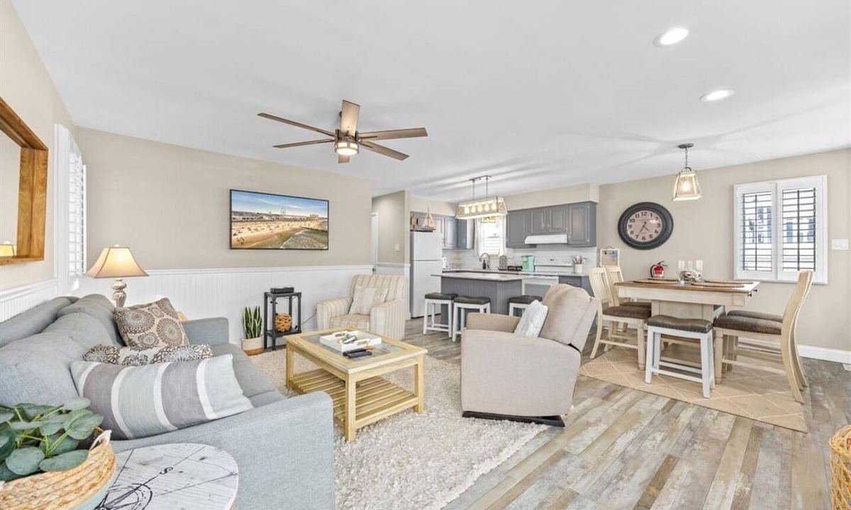 South End House | Coastal OC Retreat | 2 Blocks to Beach | Sleeps 8