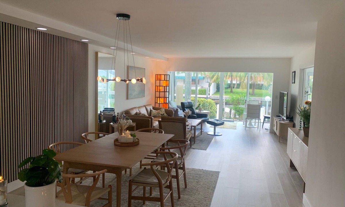 Bermuda Riviera Condo | Coastal retreat, 2BR/2BA, Steps from the Ocean & on the canal. Sleeps 4.