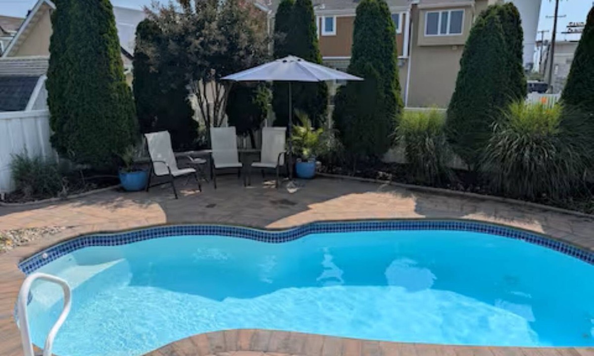 Wildwood Crest House | Coastal Retreat in Heart of the Crest, Pool, Sleeps up to 12, plus up to 2 dogs