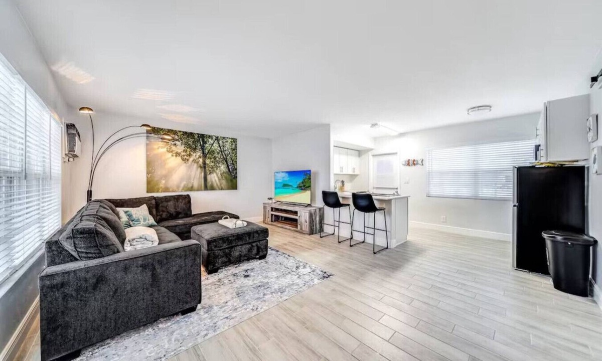 Coral Ridge Apartment | Coastal unit .5 miles to Beach!