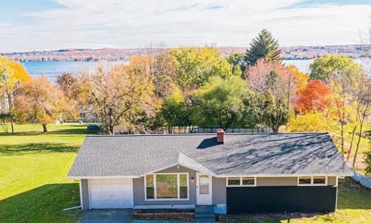 Canandaigua House | "Come Sail Away" A charming place in Canandaigua designed with a sailing theme.