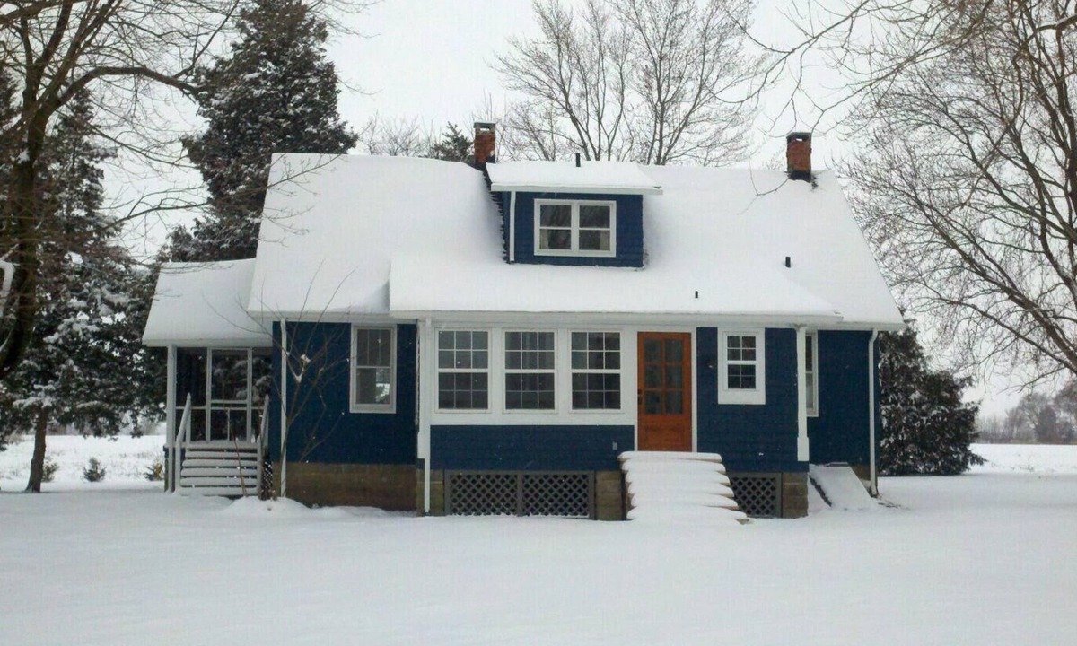 Denton Cottage | Come stay at Lyford Landing Farm.Relax while being embraced by farm fields.