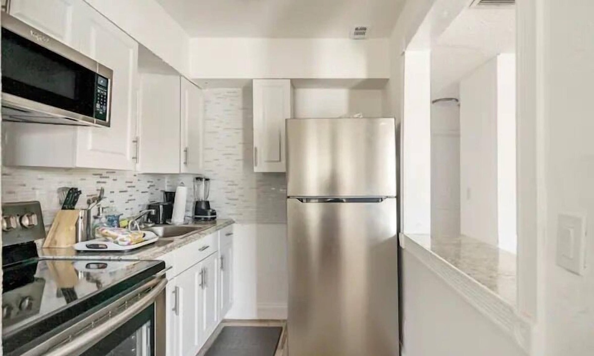 Oakland Park Apartment | Comfortable 2 beds 1 bath 5 people can sleep