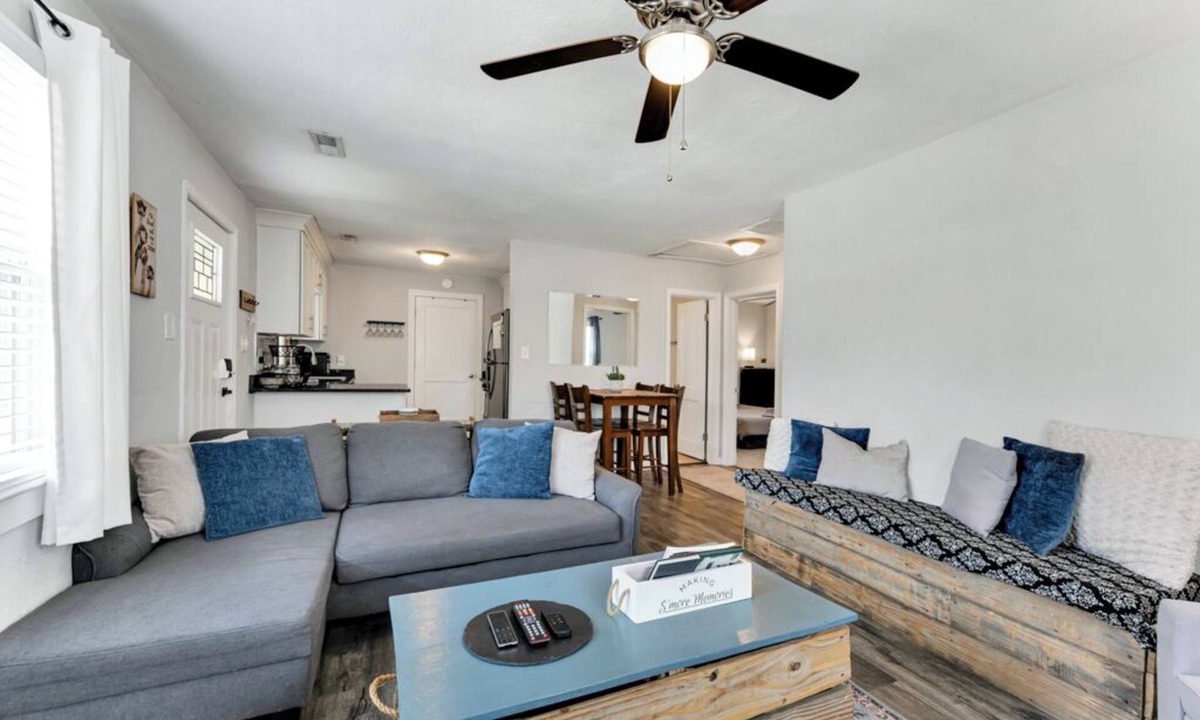 Bayview House | Comfortable Coastal Retreat - 30+ Nights - -W/D - Dog-Friendly Stay