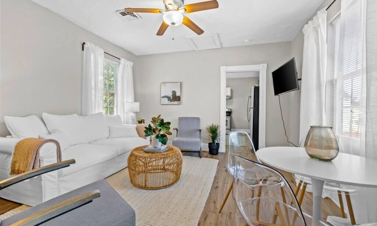 Portsmouth Apartment | Comfortable retreat w/backyard & parking