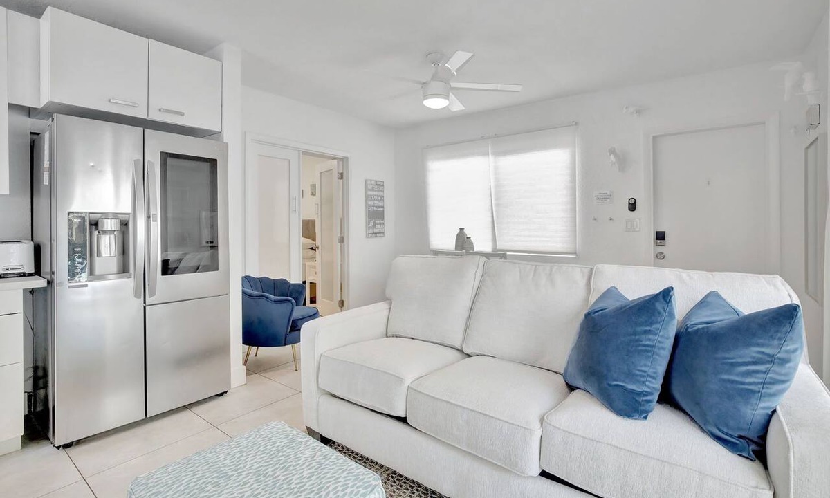 Lauderdale-by-the-Sea Apartment | Comfy 2Br 3 min to Beach Home!