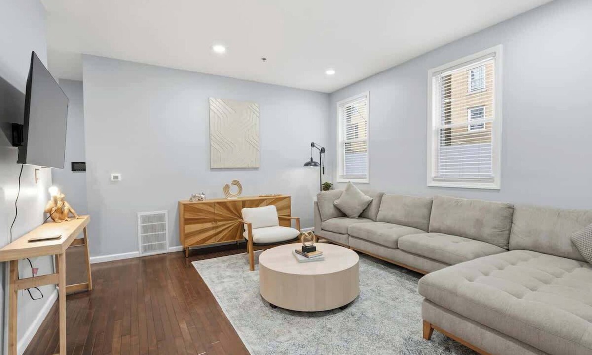 McGinley Square Apartment | Comfy 3BR MetLife Home| Parking |NYC & PATH Nearby
