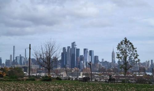 The Heights House | Comfy apt with skyline front view Mins away from NYC