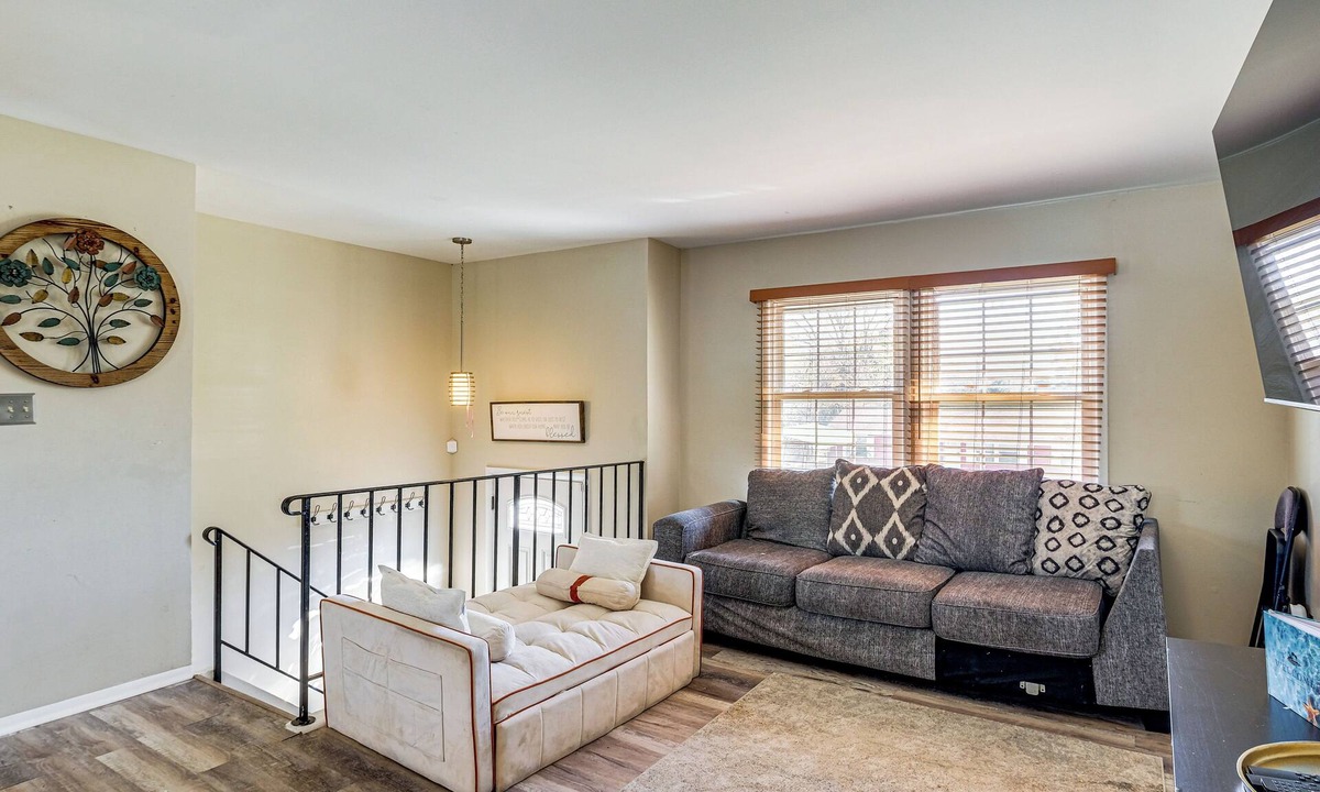 St. Charles House | Commute to Alexandria & DC: Home w/Shared Yard