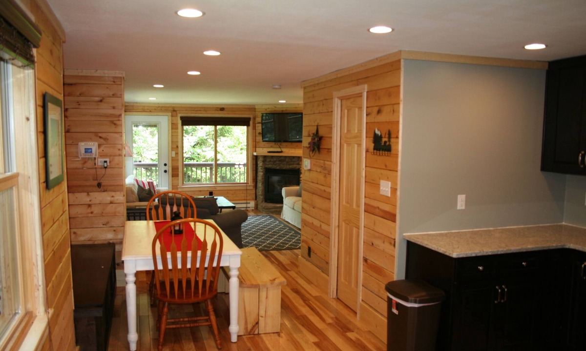 Edray House | Completely Renovated Treetop Townhome Next To Village and Slopes.