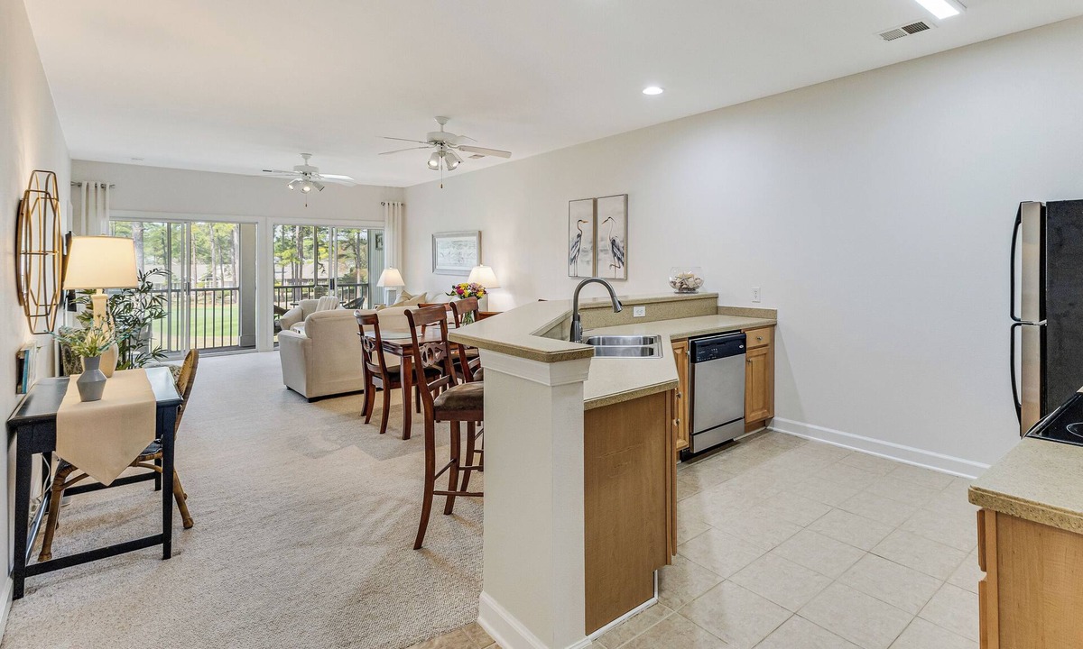 Sea Trail Condo | Condo in Sea Trail, GREAT GOLF view, Restaurants on site, pool at the complex.
