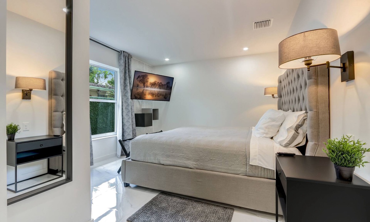 Little Ranches Apartment | Condor: Renovated Professional Design & Near Beach