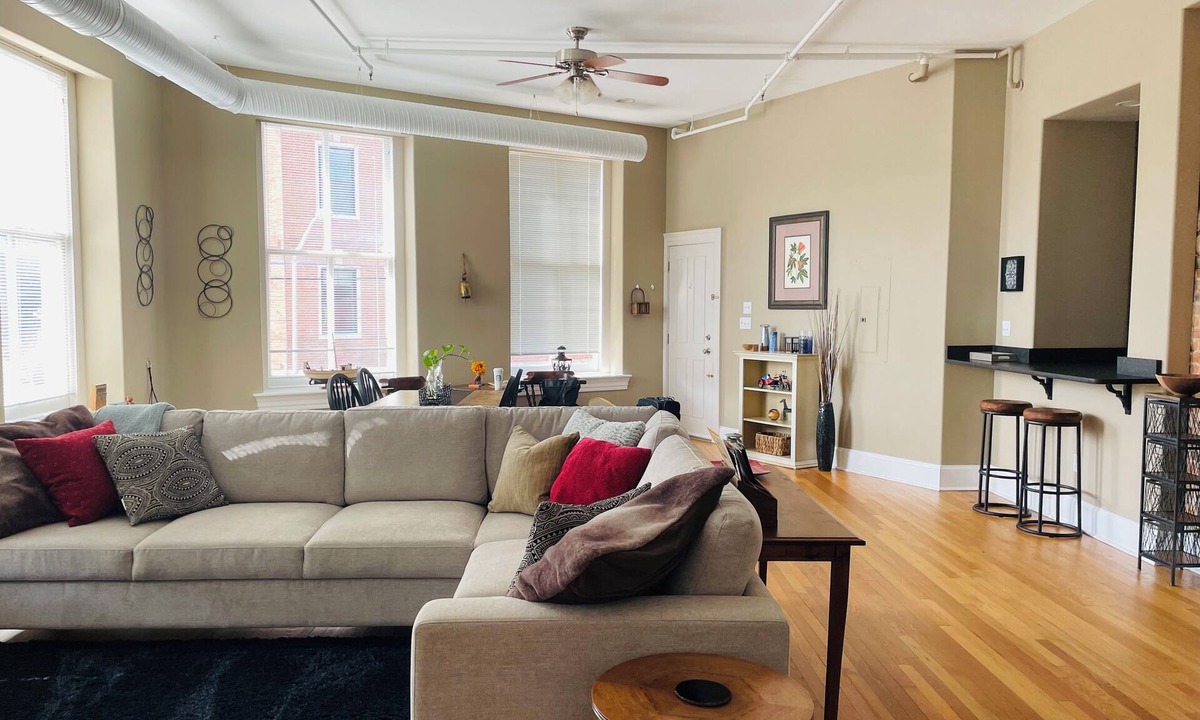 Downtown Cambridge Condo | Conductor's Rest: Beautiful 2 Bedroom Loft in Historic Cambridge, Maryland