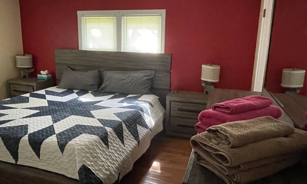 West Hyannisport House | Contemporary Beach Cottage. Sleeps 8. Central AC/Heat. Beach pass included.