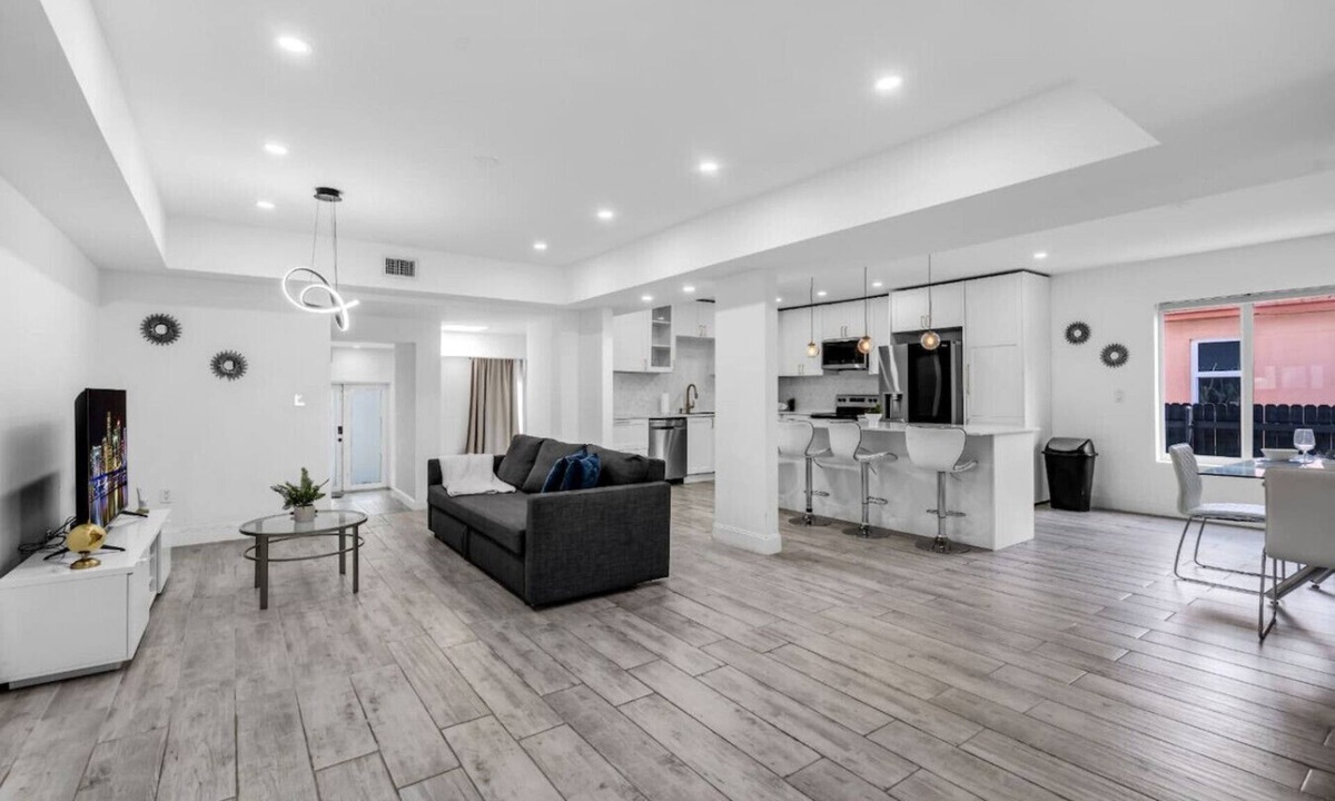 El Portal House | Contemporary Family Oasis Pool & Comfort