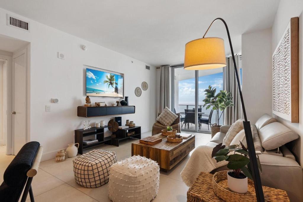Hollywood South Central Beach House | Cosy 1 Bedroom Breathtaking Ocean Views at LYFE Resort