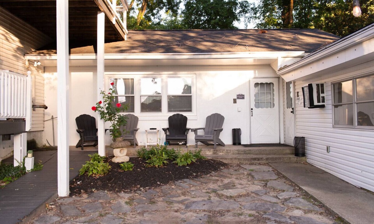 St. Michaels Cottage | Cottage #8 Herons Nest Lg 2 rooms Under Main House