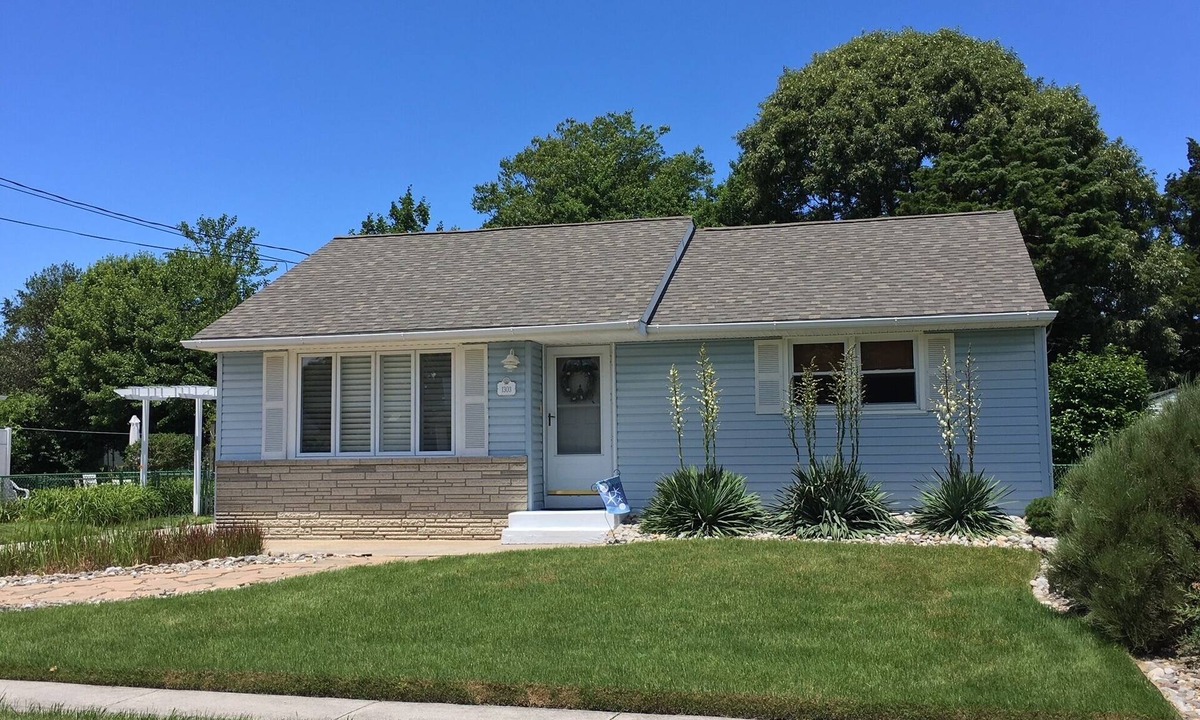 North Cape May House | Cottage Near the Bay 2.5 blocks to beach & Harpoons on the Bay.