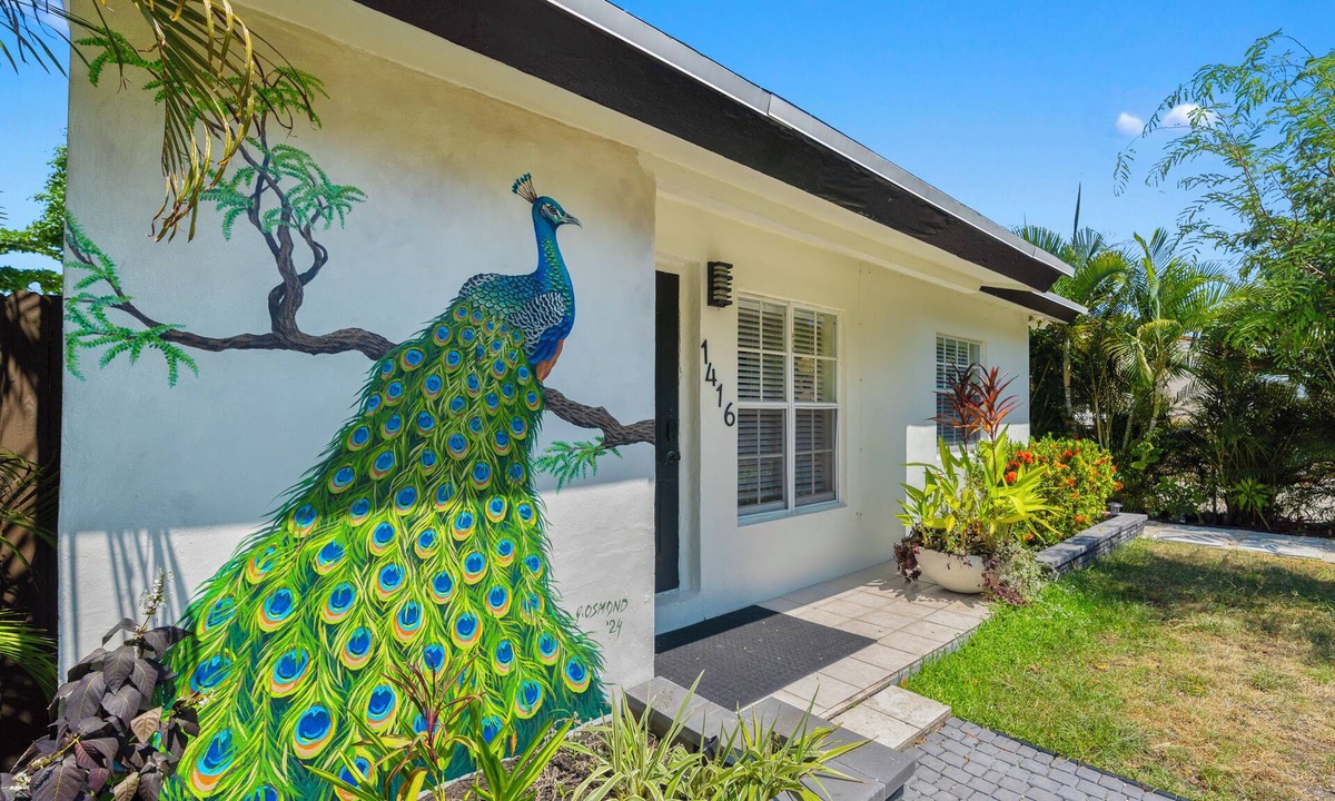 Central Fort Lauderdale House | Cottage w Peacocks Managed by BNR Vacation Rentals