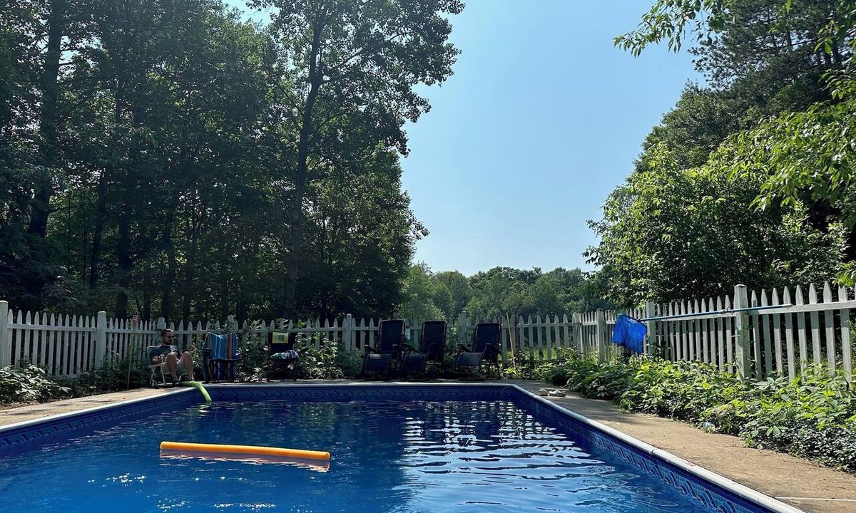 Durhamville House | Country Charmer with Private Swimming Pool + 5 Bedrooms