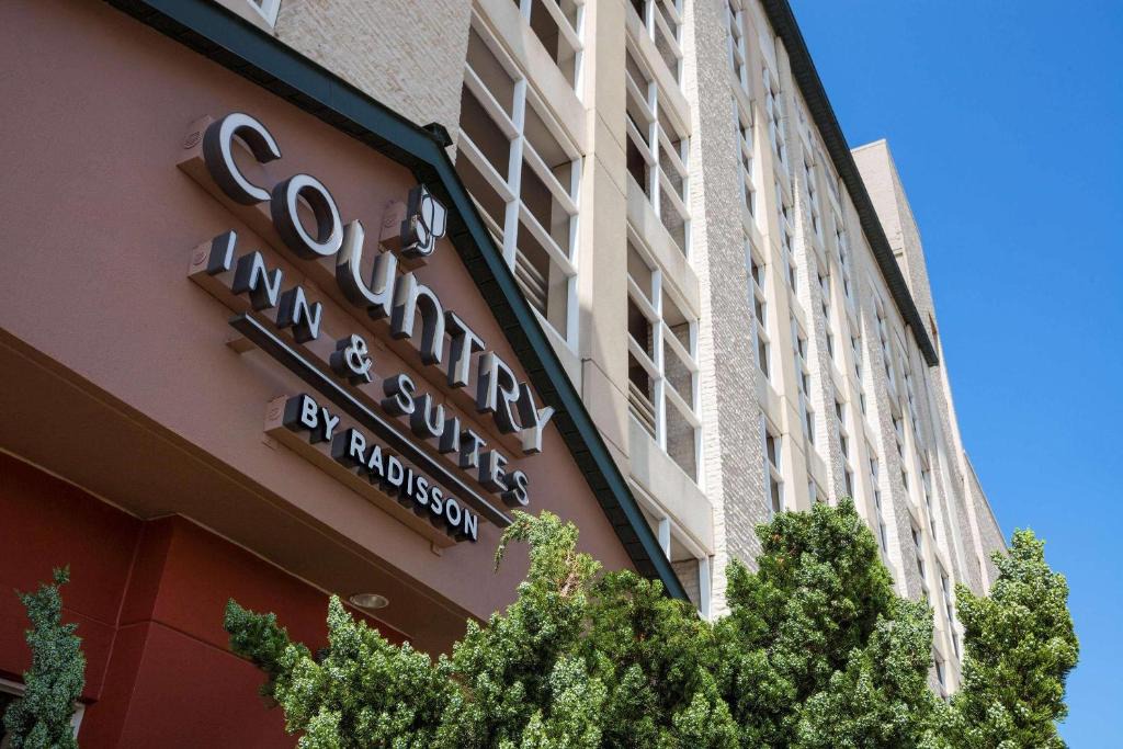 Northeast Virginia Beach Hotel | Country Inn & Suites by Radisson, Virginia Beach Oceanfront