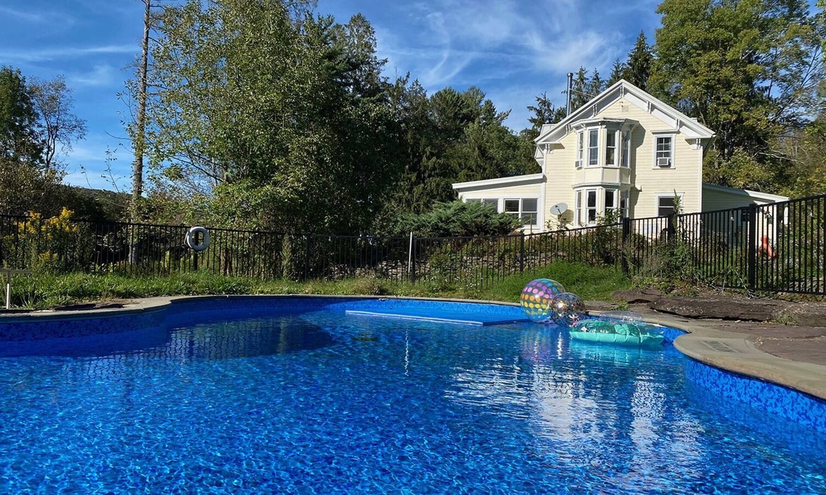 Bovina Center House | Country Luxury with Inground Pool