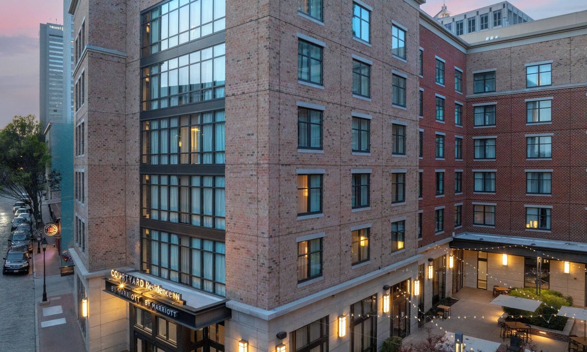 Downtown Richmond Hotel | Courtyard by Marriott Richmond Downtown