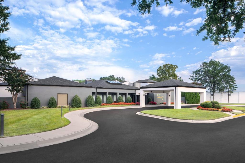 Richmond Hotel | Courtyard by Marriott Richmond West