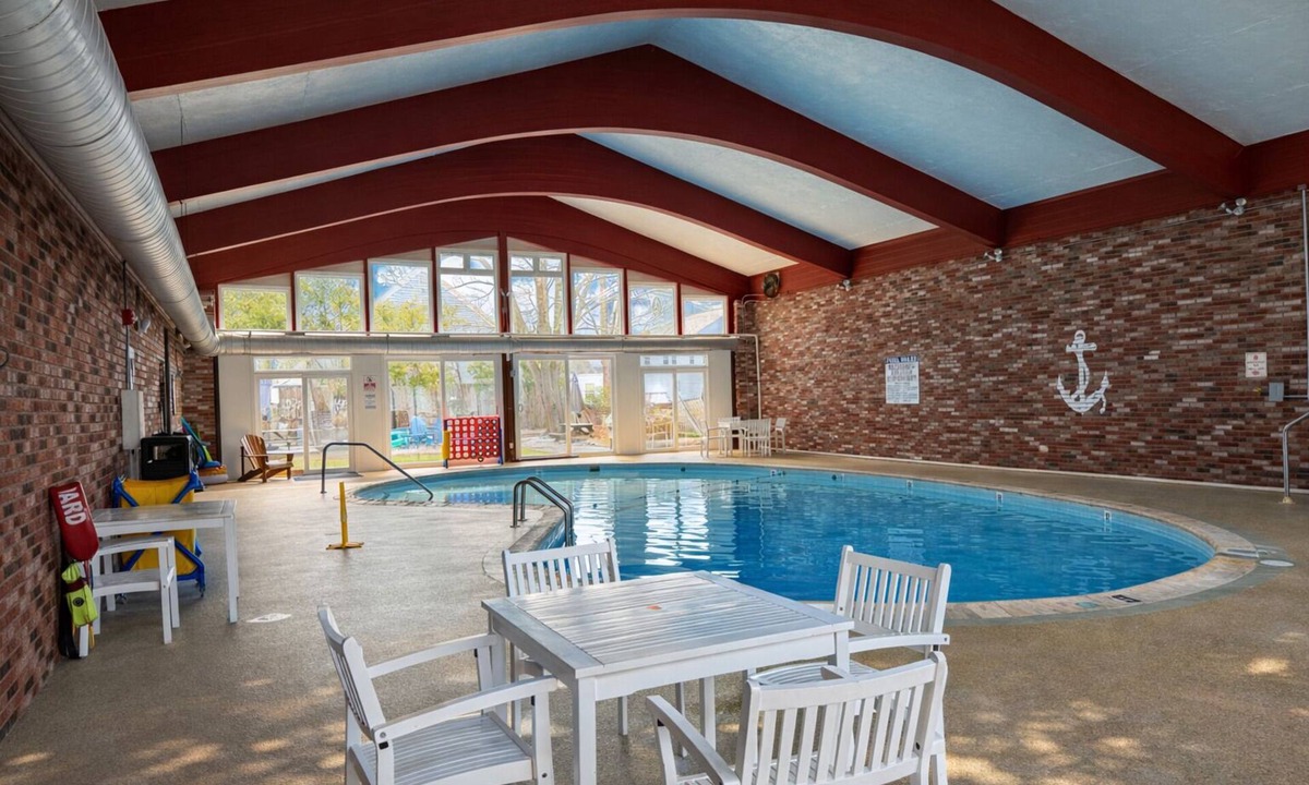 Hyannis Hotel | Courtyard Resort