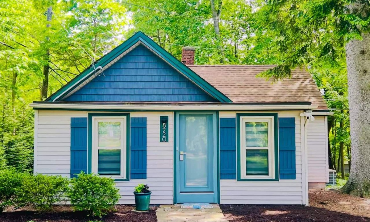 Broadview Heights Cottage | Cozy 1-bedroom cottage in nice Broadview Heights with A/C and free parking