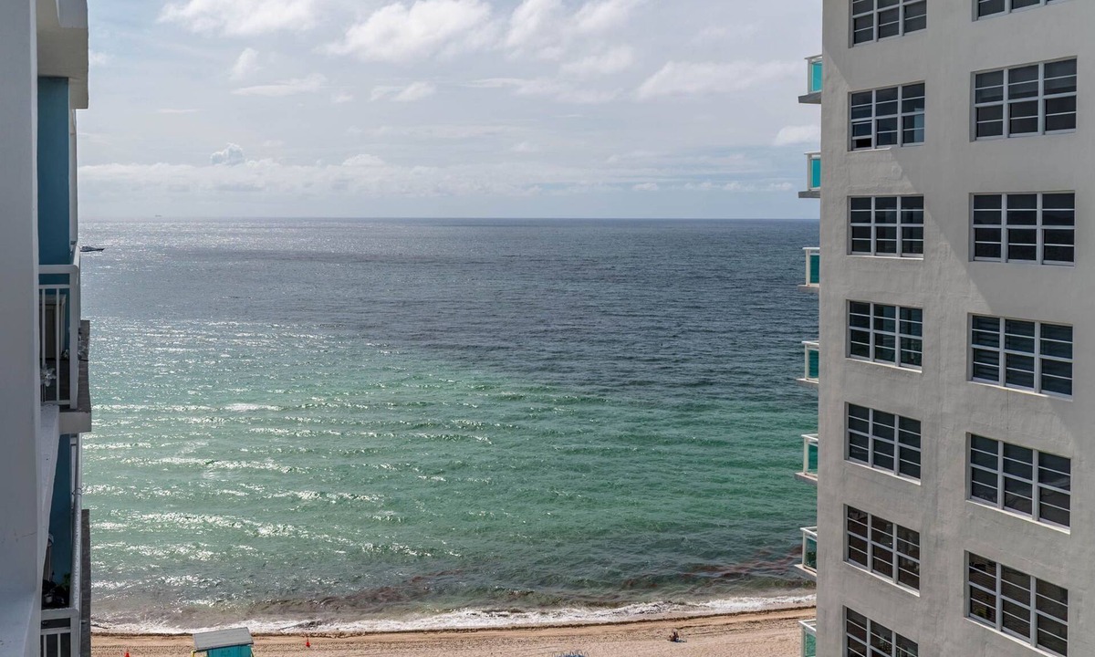 North Beach Condo | Cozy 1-bedroom condo in cool Miami with AC & wife
