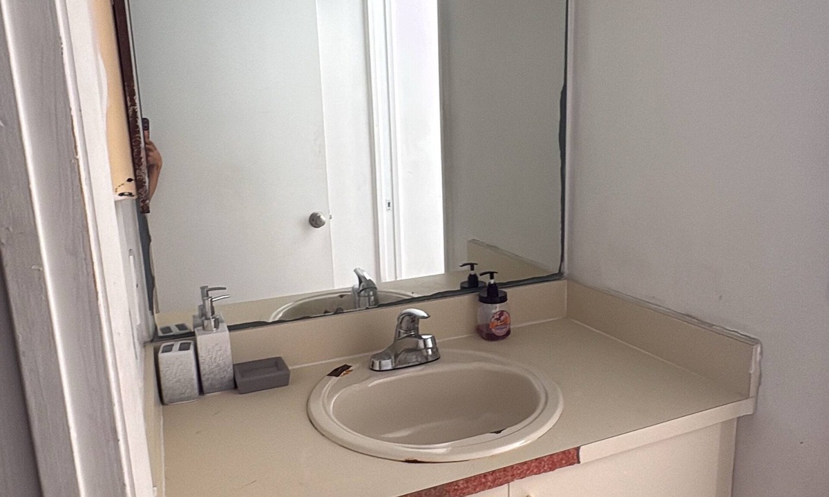 Tamarac House | Cozy 1-bedroom house in beautiful Tamarac with fully furnished, laundry and WiFi