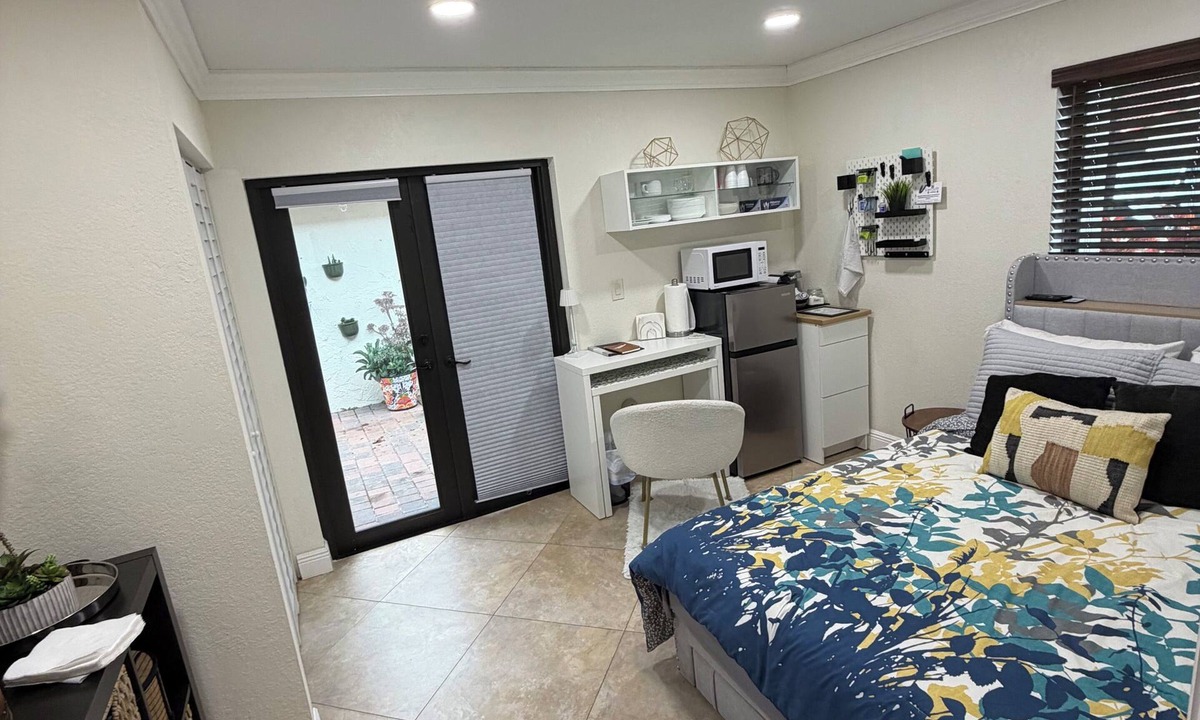 Kendale Lakes Apartment | Cozy 1-bedroom studio in marvelous Miami with AC
