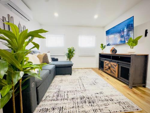 Foxcroft Square Apartment | Cozy 1BR in Philly and Rain Shower