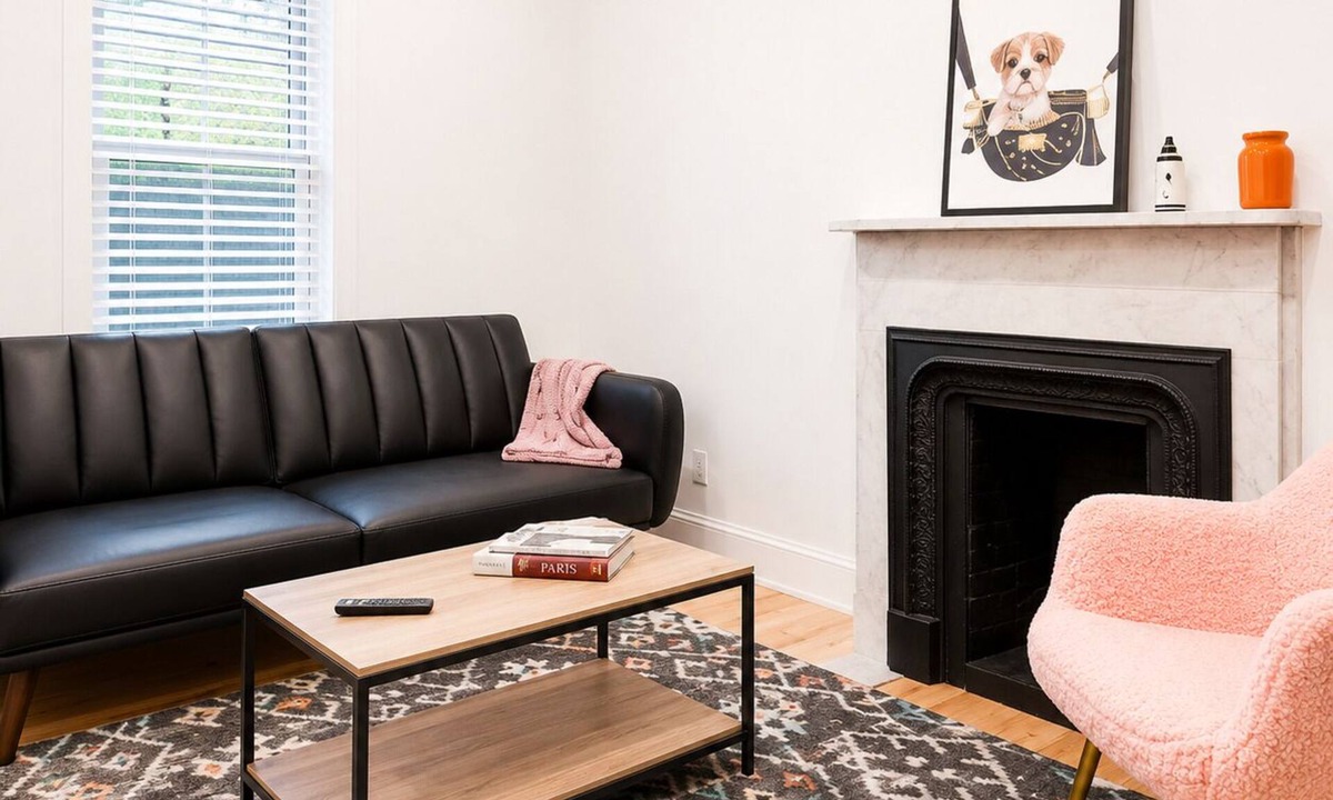 Corn Hill Apartment | Cozy 1BR with equipped kitchen, dining table, TV, Wi-Fi, near High Falls
