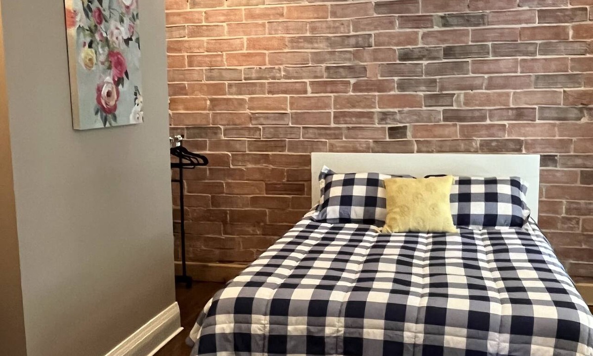 Front Park Apartment | Cozy 1st Floor Downtown Apartment!