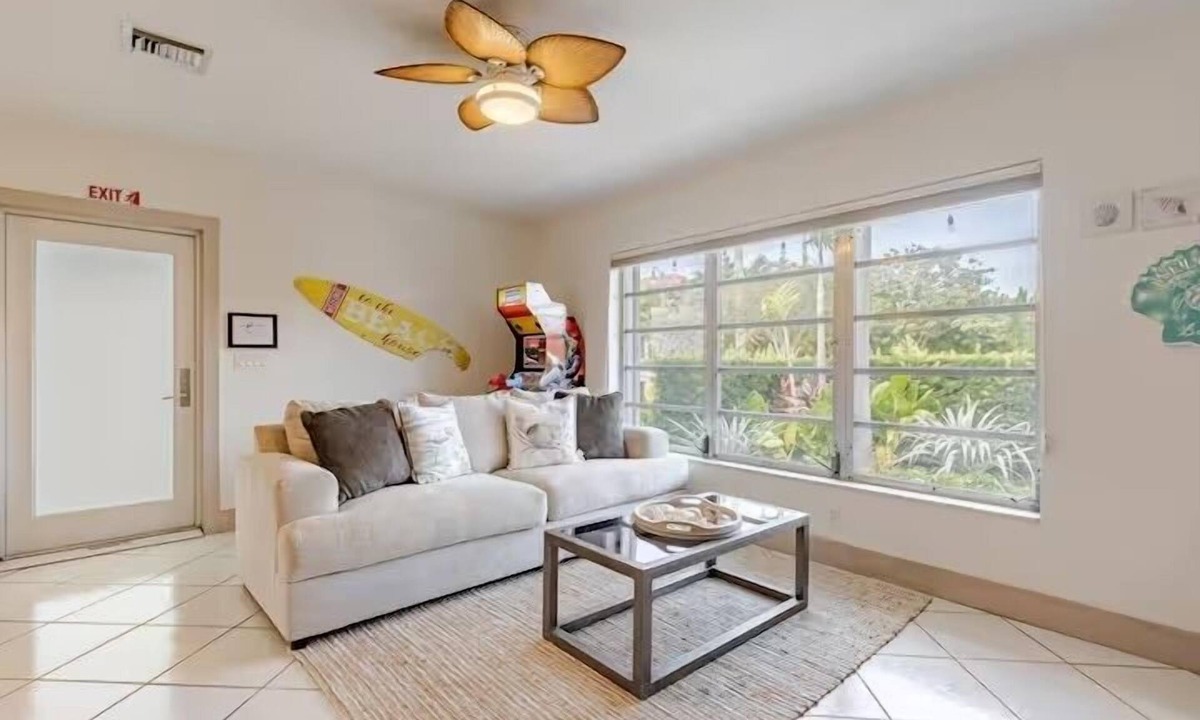 Lauderdale-by-the-Sea House | Cozy 2-bedroom home just a 5-minute walk to the beach in Lauderdale-by-the-Sea.