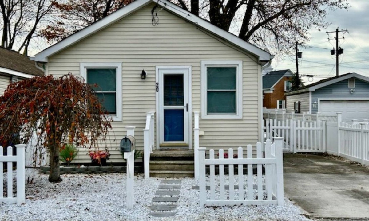 Villas House | Cozy 2 bed/2 bath Cottage in the Villas. 15 mins to Wildwood and Cape May.