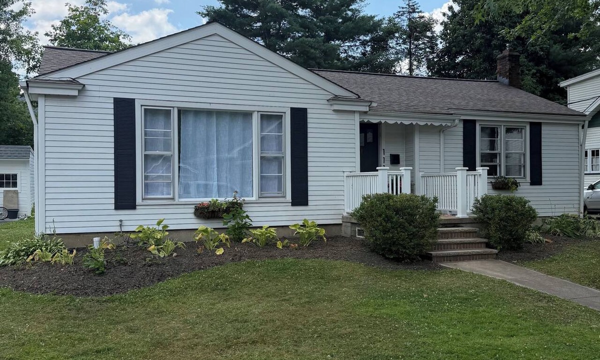 Chagrin Falls House | Cozy 2-bedroom house in Chagrin Falls Village, Walk to Everything