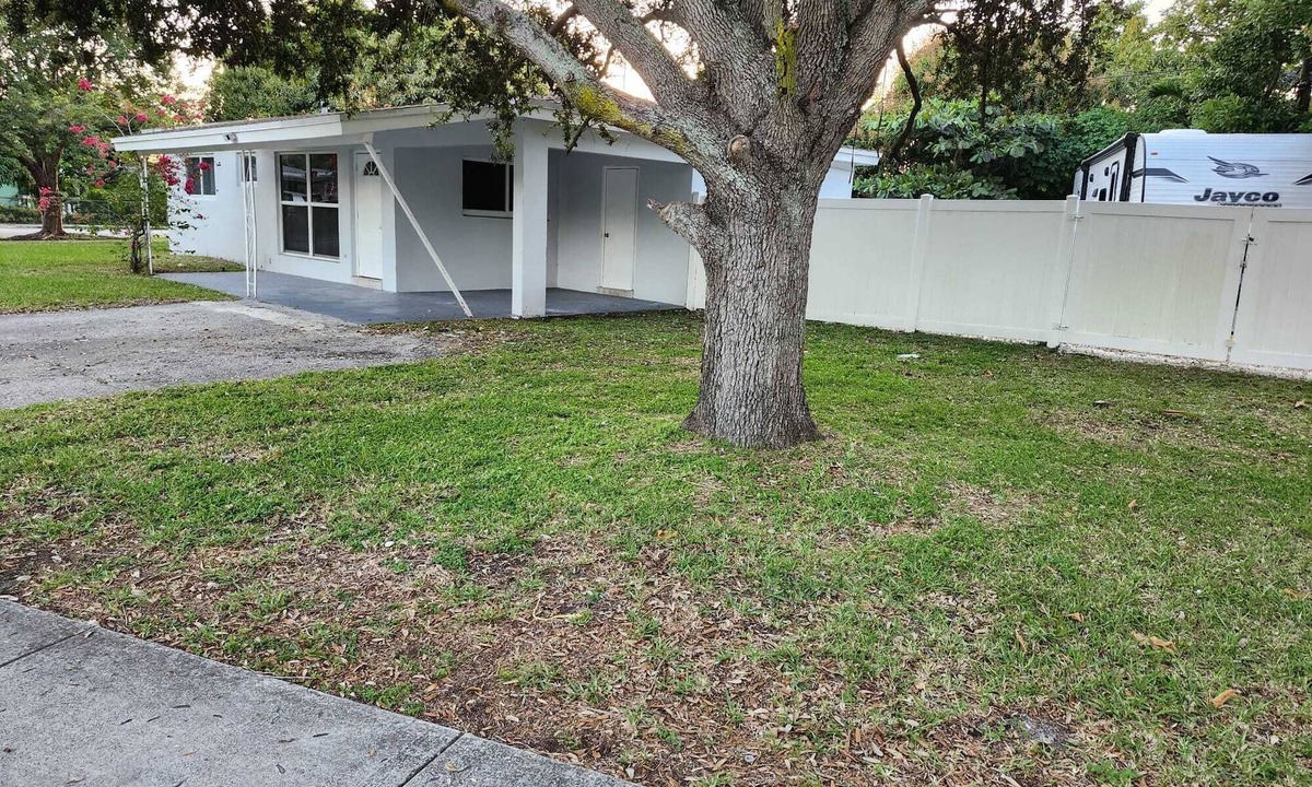 Pompano Beach House | Cozy 2-bedroom house in charming Pompano Beach with AC