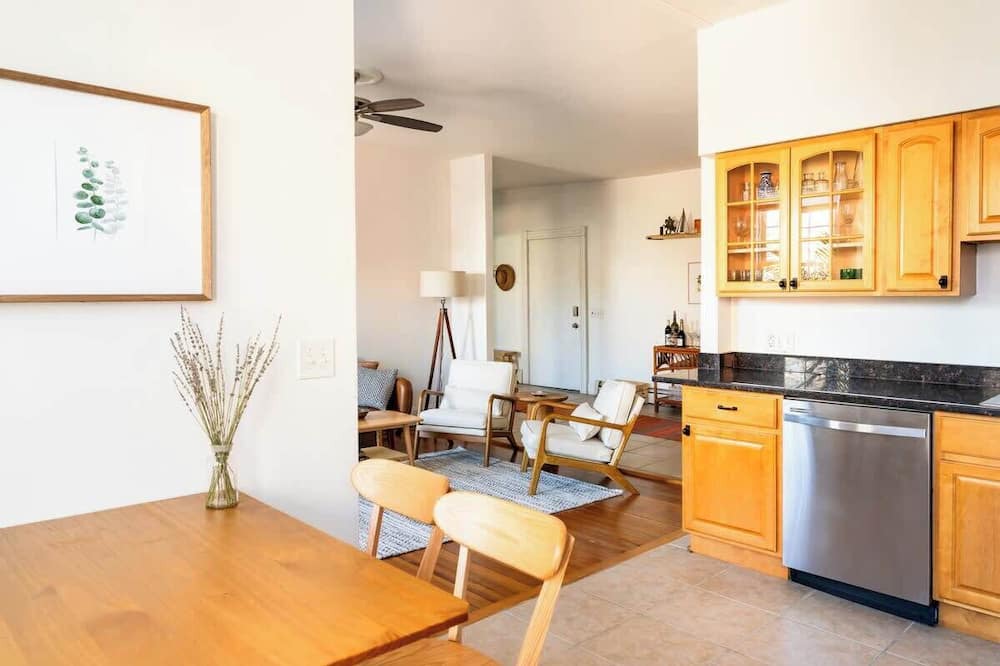 Off Broadway Apartment | Cozy 2BR/2BA Apt on Broadway