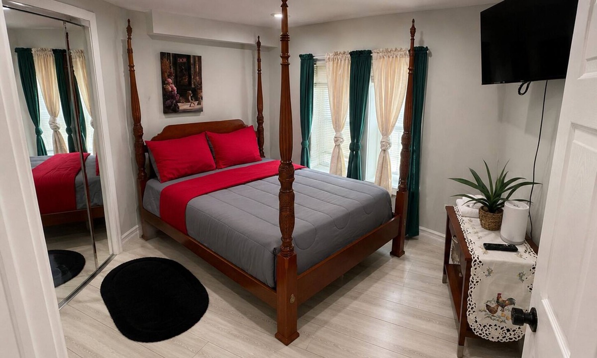 Fall River Apartment | Cozy 2BR Apartment + Free Parking Fall River + WIFI