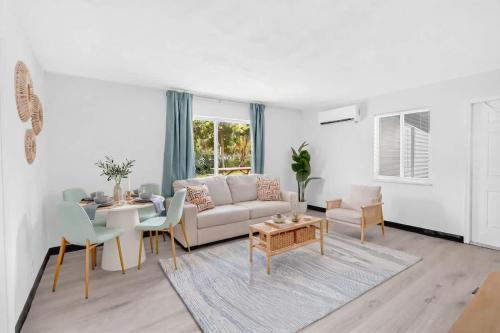 Poinciana Park Apartment | Cozy 2BR Near Beach Airport & Las Olas