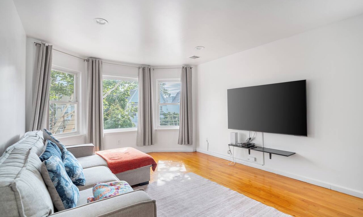 Greenville Apartment | Cozy 3-bedroom apartment in fantastic Jersey City, easy access to NYC