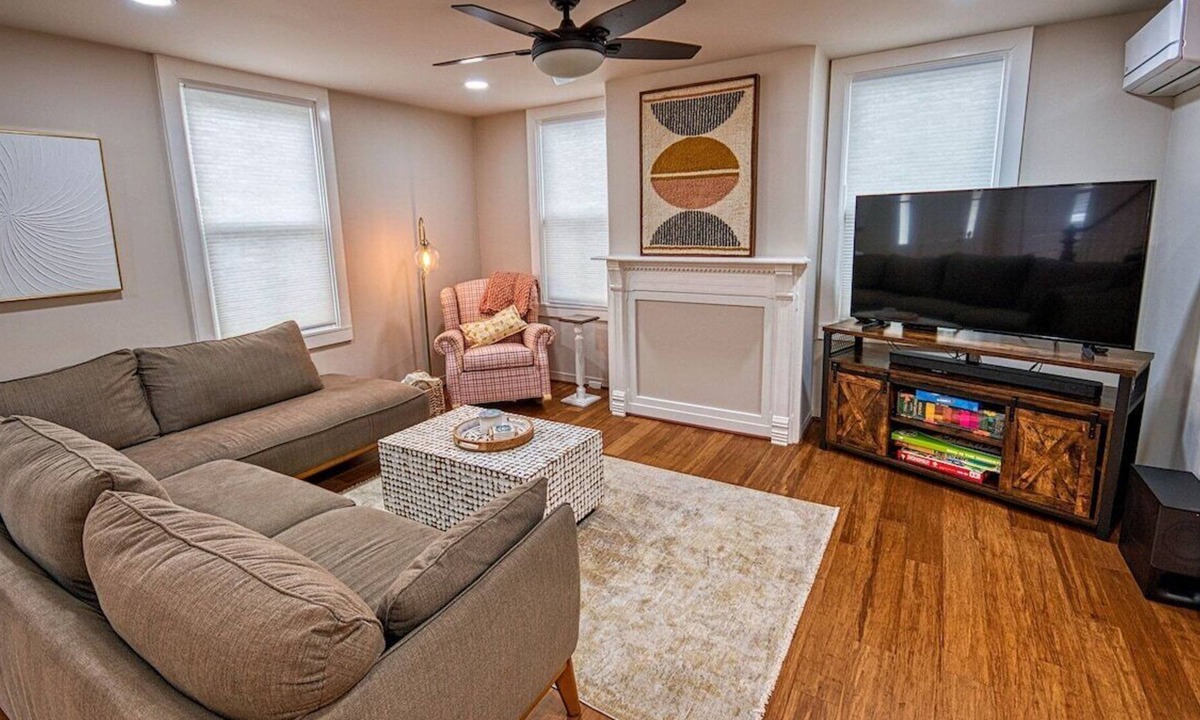 Cambridge Cottage | Cozy 3-bedroom cottage steps away from the water.