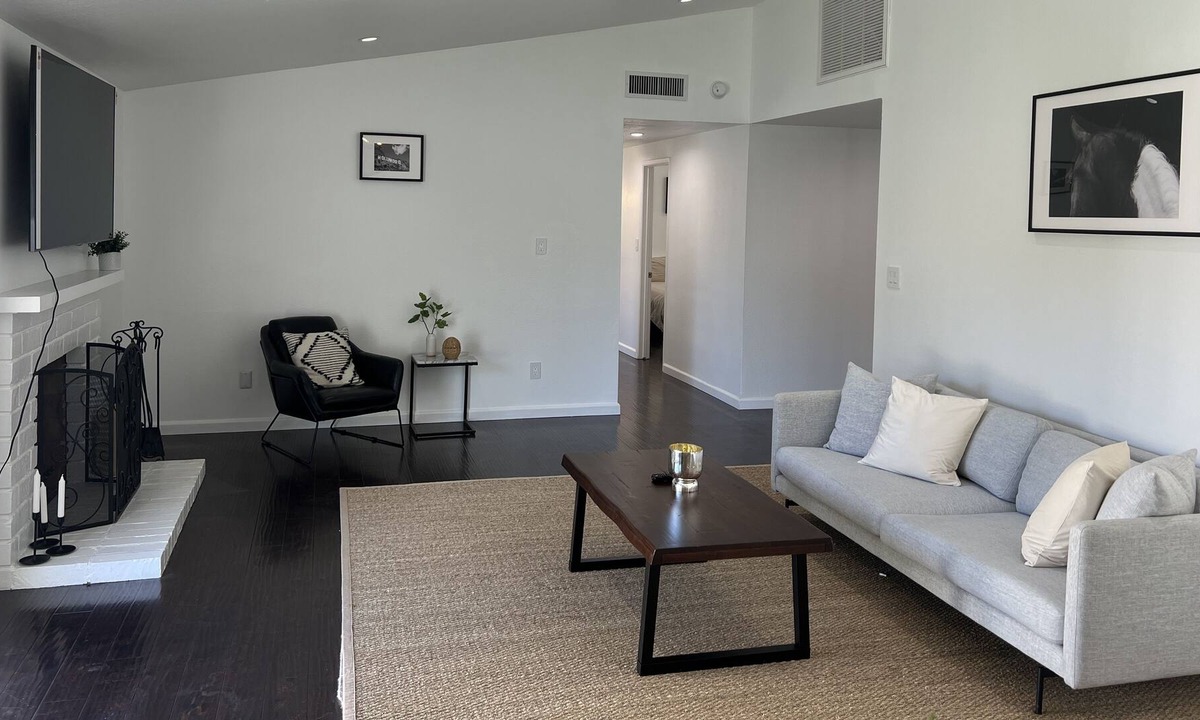 Warner Center House | Cozy 3 bedroom residential home in Woodland Hills!