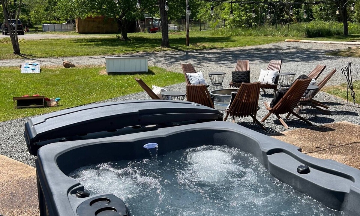 Nellysford Cottage | Cozy 3BR cottage near Nelson 151 with a private hot tub, fire pit, yard games, and inviting gathering spaces. Perfect for relaxed wine weekends, family trips, and Blue Ridge getaways.